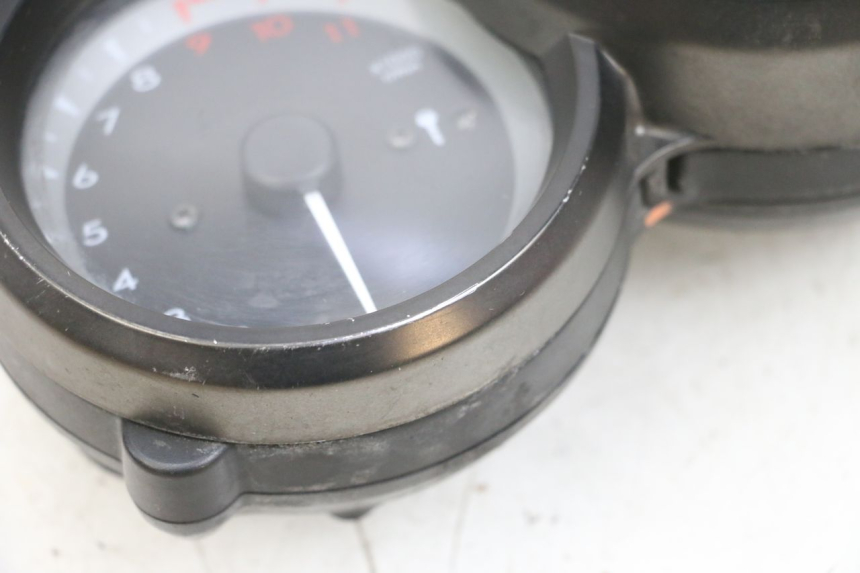 photo de CUENTA KILÓMETROS YAMAHA FJR ABS 1300 (2006 - 2012) - Primer plano técnico