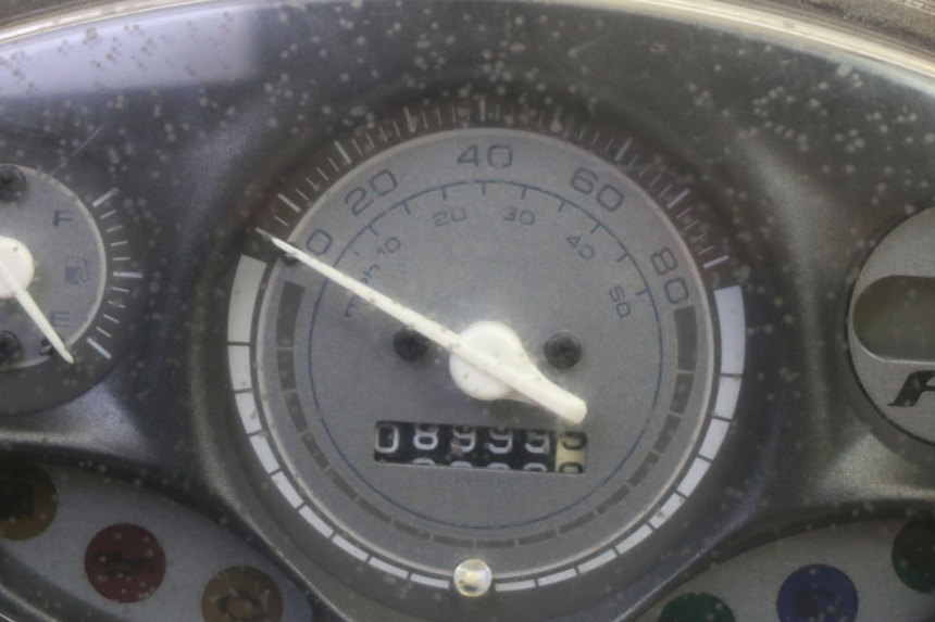 photo de CUENTA KILÓMETROS PIAGGIO FLY 4T 50 (2013 - 2017) - Otra perspectiva