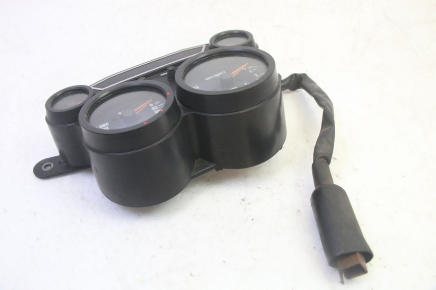 photo de VELOCIMETRO KAWASAKI GPZ RX 1000 (1986 - 1988) - Estado de la superficie y material