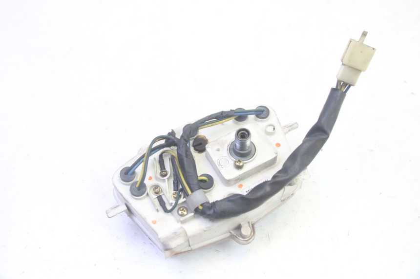 photo de CUENTA KILÓMETROS PEUGEOT KISBEE 4T 50 (2018 - 2022) - Detalles de los puntos de fijación