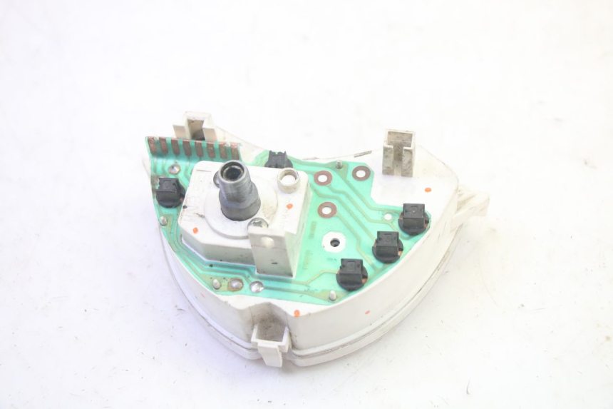 photo de CUENTA KILÓMETROS PEUGEOT LUDIX 50 (2008 - 2017) - Detalles de los puntos de fijación