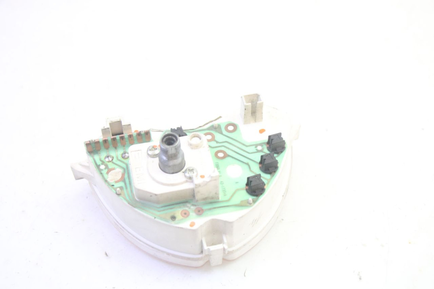 photo de CUENTA KILÓMETROS PEUGEOT LUDIX 50 (2005 - 2007) - Detalles de los puntos de fijación