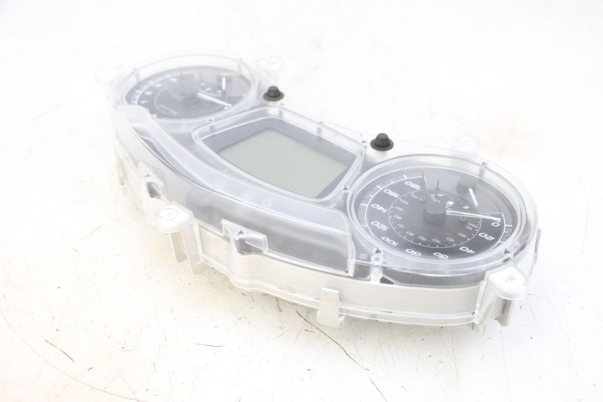 photo de VELOCIMETRO PIAGGIO MP3 HPE 300 (2019 - 2026) - Estado de la superficie y material