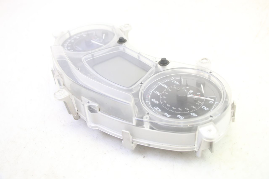 photo de VELOCIMETRO PIAGGIO MP3 500 (2016 - 2018) - Detalles de los puntos de fijación