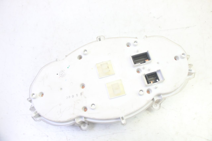 photo de VELOCIMETRO PIAGGIO MP3 RL 250 (2006 - 2010) - Otra vista del artículo