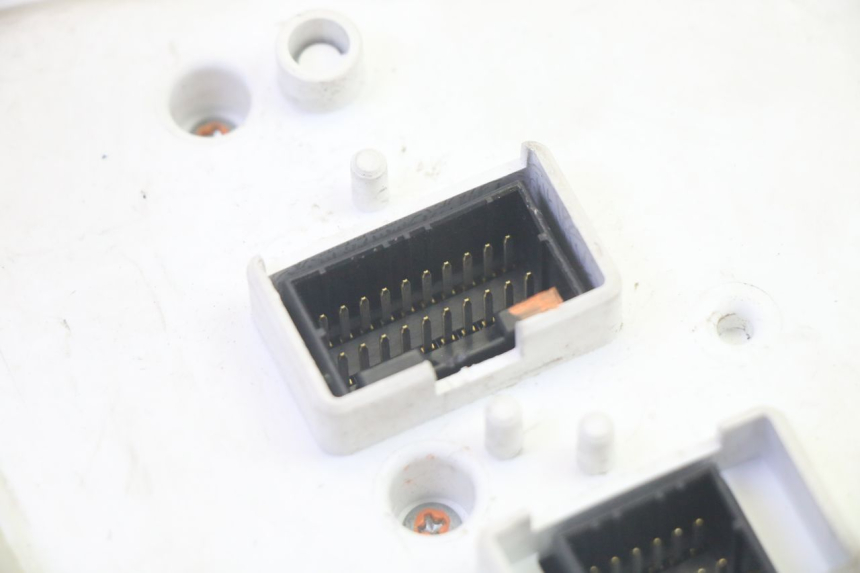 photo de VELOCIMETRO PIAGGIO MP3 RL 250 (2006 - 2010) - Características distintivas