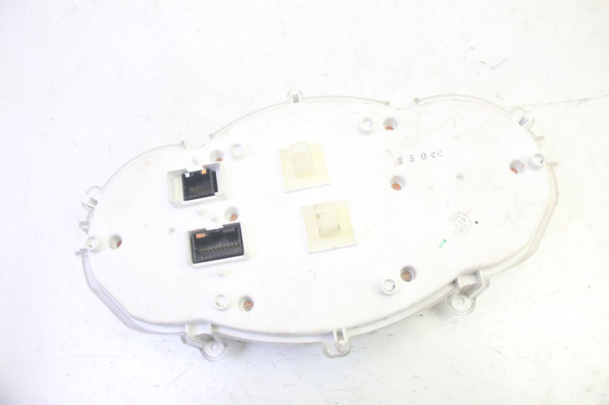 photo de VELOCIMETRO PIAGGIO MP3 RL 250 (2006 - 2010) - Marcados y referencias originales