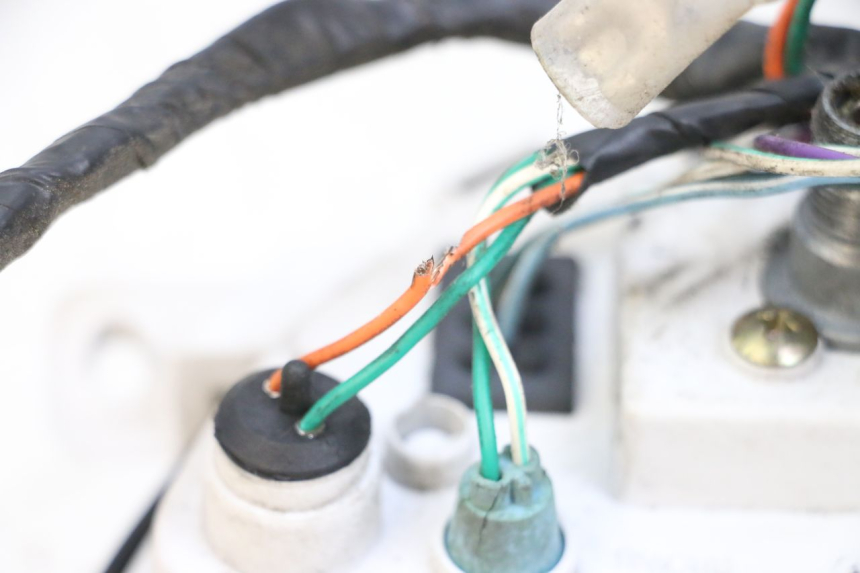 photo de CUENTA KILÓMETROS SYM ORBIT III 3 4T 50 (2018 - 2021) - Estado de la superficie y material