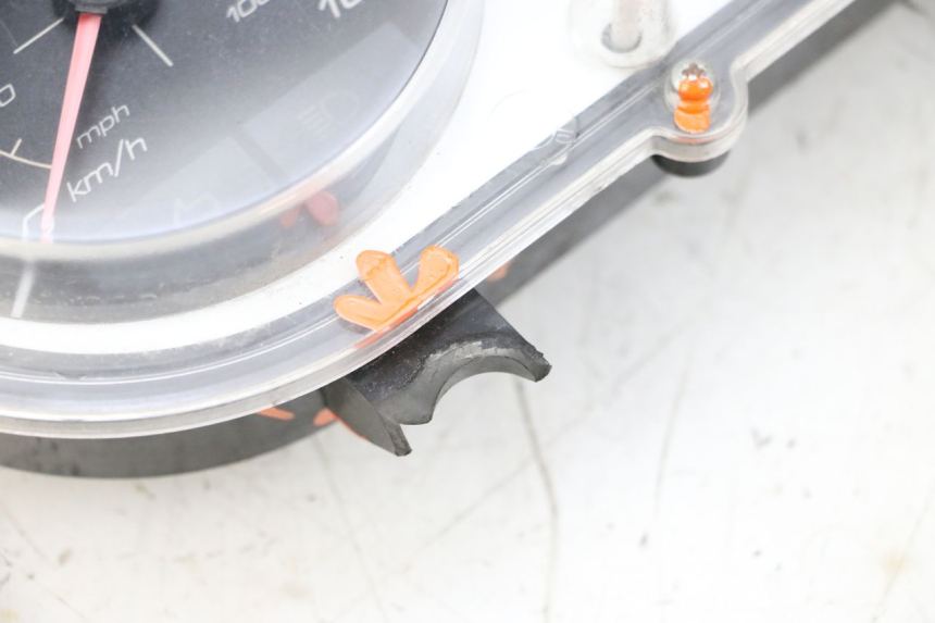 photo de VELOCIMETRO PEUGEOT SATELIS 125 (2013 - 2018) - Zoom sobre los componentes