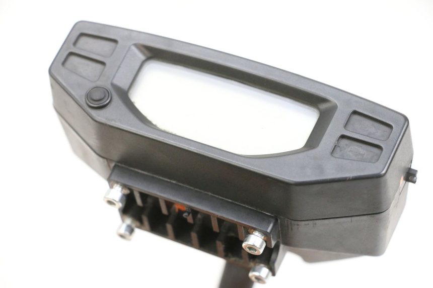 photo de VELOCIMETRO PEUGEOT SPEEDFIGHT 4 4T EFI 50 (2021 - 2025) - Primer plano técnico