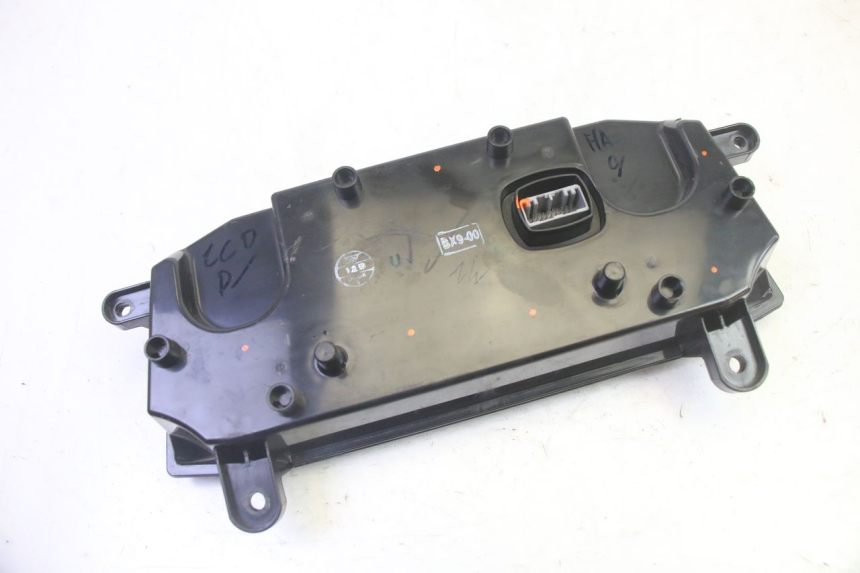 photo de VELOCIMETRO YAMAHA TRICITY 300 (2020 - 2024) - Estado de la superficie y material