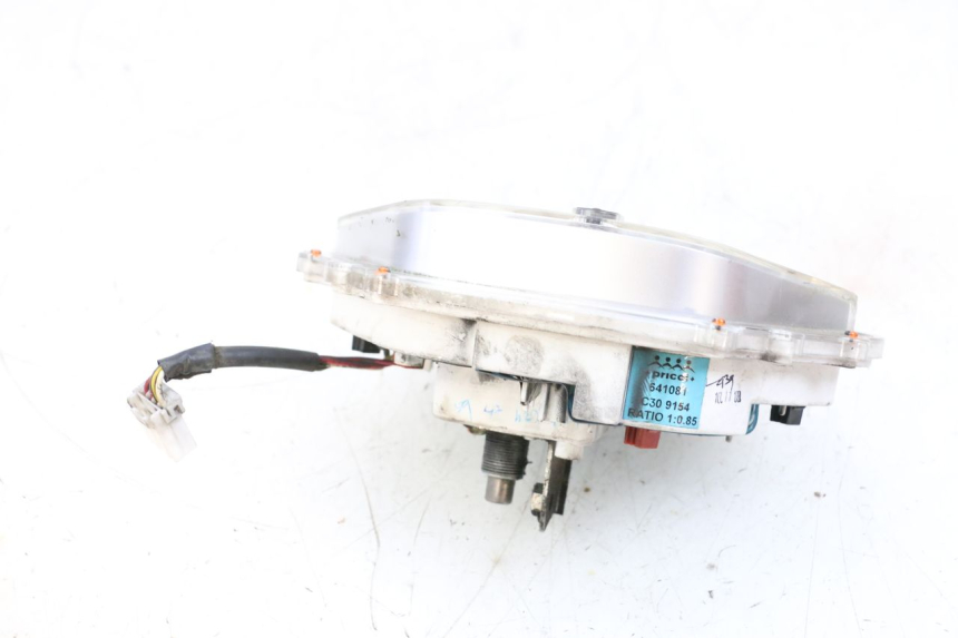 photo de VELOCIMETRO PIAGGIO VESPA GTS SUPER IE 125 (2009 - 2016) - Detalles de los puntos de fijación