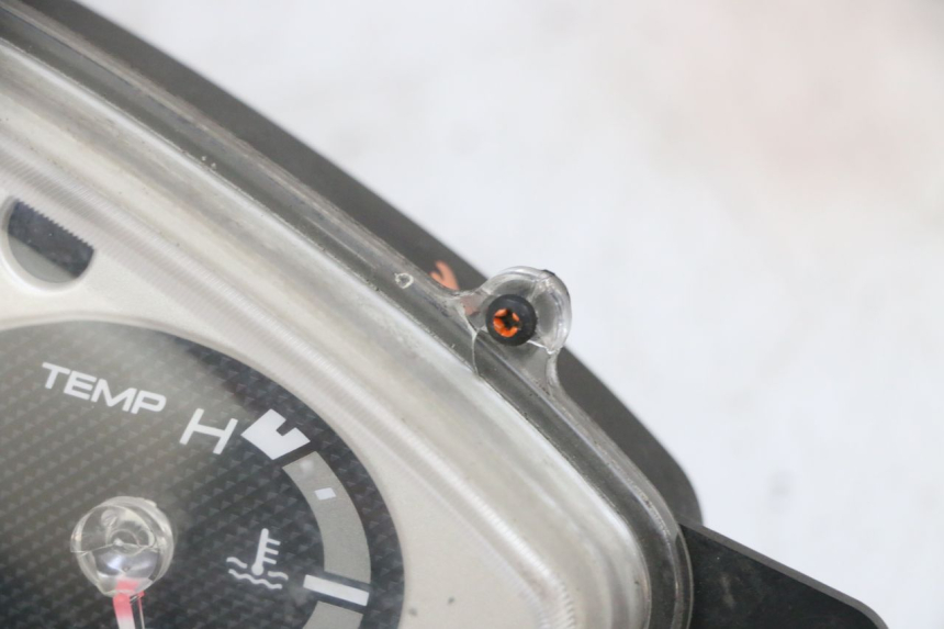 photo de CUENTA KILÓMETROS YAMAHA XMAX X-MAX 125 (2006 - 2009) - Ángulo de visión alternativo