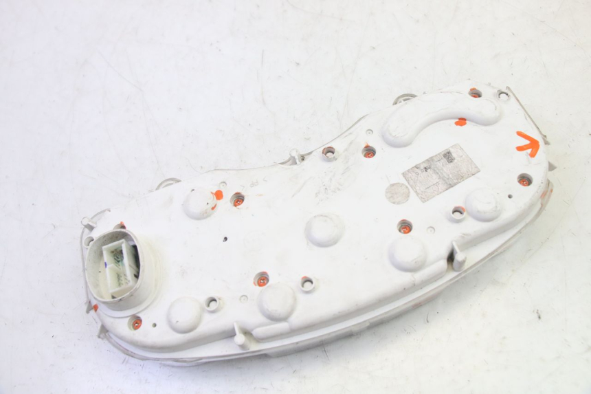 photo de CUENTA KILÓMETROS YAMAHA X-MAX XMAX 125 (2010 - 2014) - Enfoque en la estructura