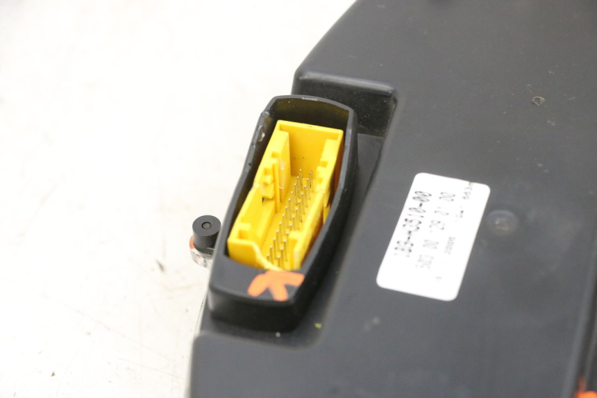 photo de CUENTA KILÓMETROS YAMAHA XMAX X-MAX 125 (2006 - 2009) - Marcados y referencias originales