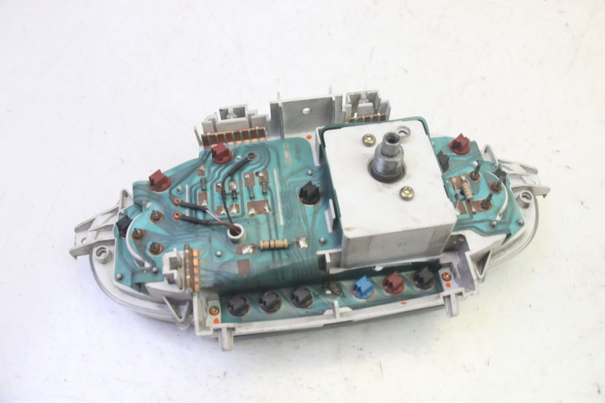 photo de CUENTA KILÓMETROS PIAGGIO X8 125 (2004 - 2007) - Detalles de los puntos de fijación