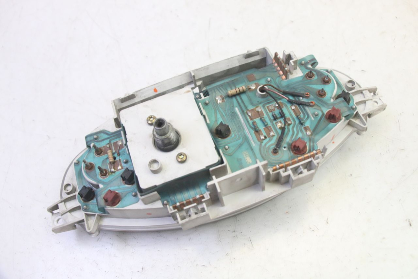 photo de CUENTA KILÓMETROS PIAGGIO X8 125 (2004 - 2007) - Estado de la superficie y material