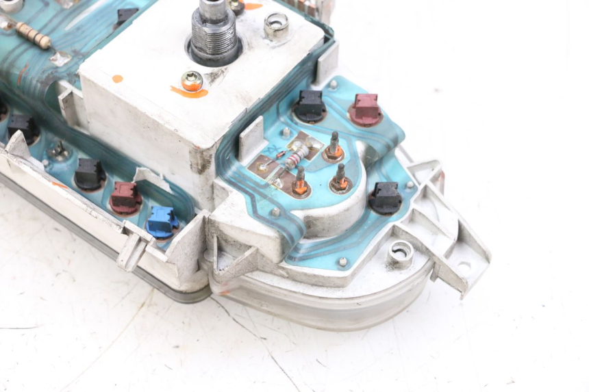 photo de CUENTA KILÓMETROS PIAGGIO X8 125 (2004 - 2007) - Primer plano técnico