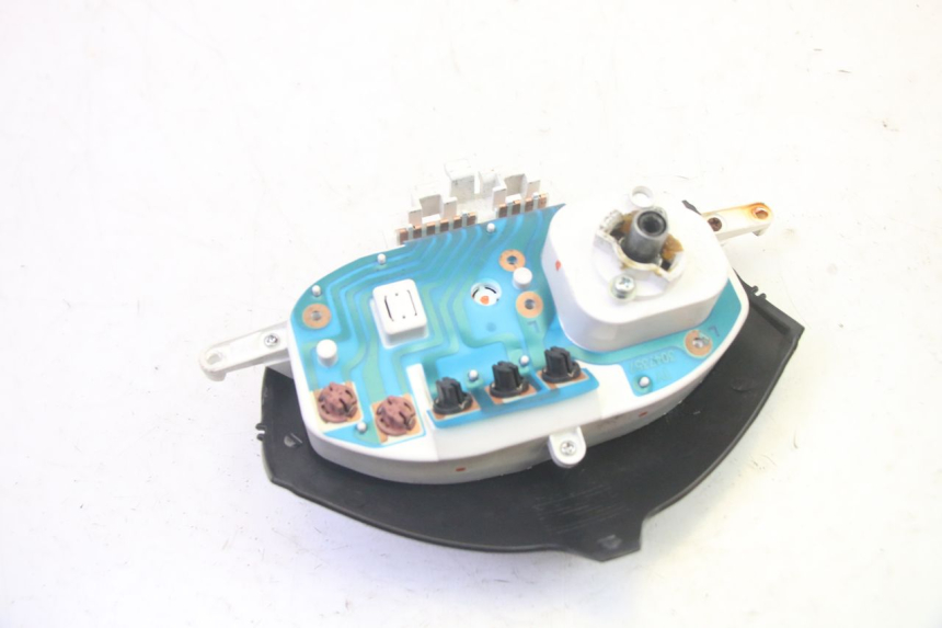 photo de CUENTA KILÓMETROS PIAGGIO ZIP 4T 50 (2018 - 2020) - Detalles de los puntos de fijación