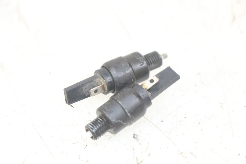 photo de INTERRUPTOR DE LUZ DE FRENO APRILIA ATLANTIC 125 (2003 - 2009)