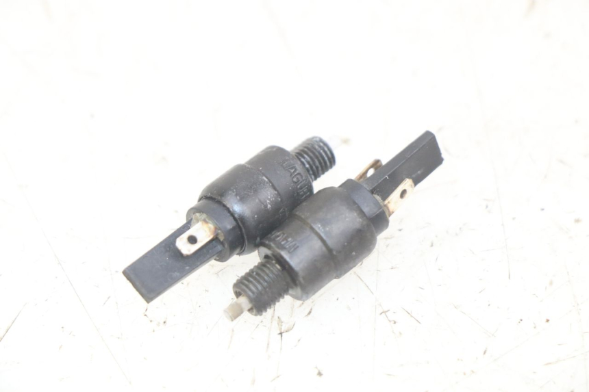 photo de INTERRUPTOR DE LUZ DE FRENO APRILIA ATLANTIC 125 (2003 - 2009)