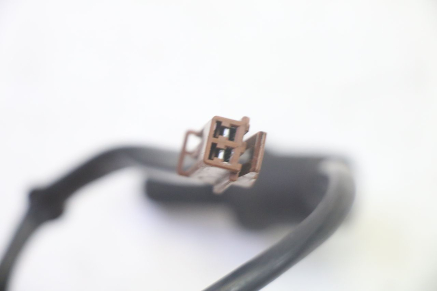 photo de LUZ FRENO INTERRUPTOR TRASERA YAMAHA TDM ABS 900 (2002 - 2014) - Primer plano técnico