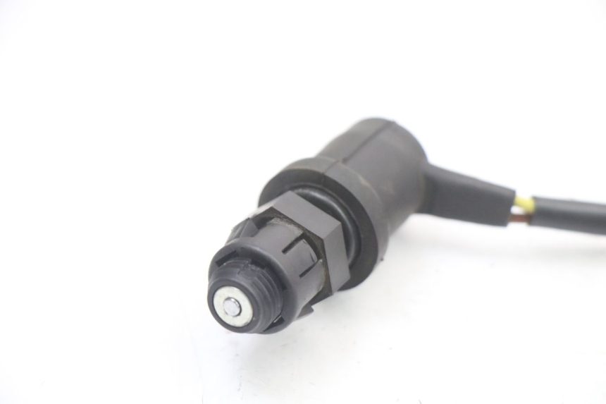 photo de LUZ FRENO INTERRUPTOR TRASERA YAMAHA TRACER 7 700 (2020 - 2024) - Primer plano técnico