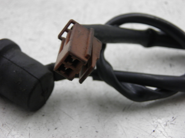 photo de LUZ FRENO INTERRUPTOR TRASERA YAMAHA FZ6 N FAZER 600 (2004 - 2006)