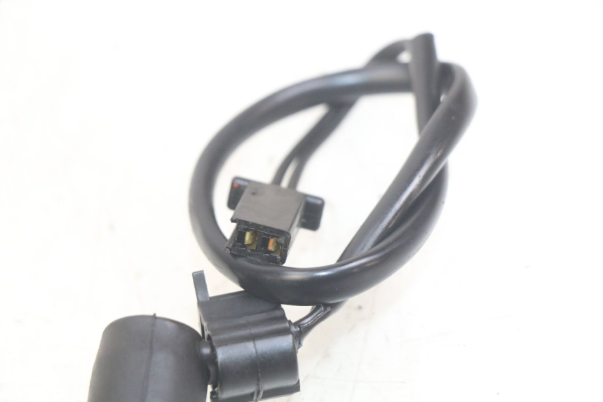 photo de INTERRUPTOR DE LUZ DE FRENO TRASERO YAMAHA FZS FAZER 600 (1998 - 2001)