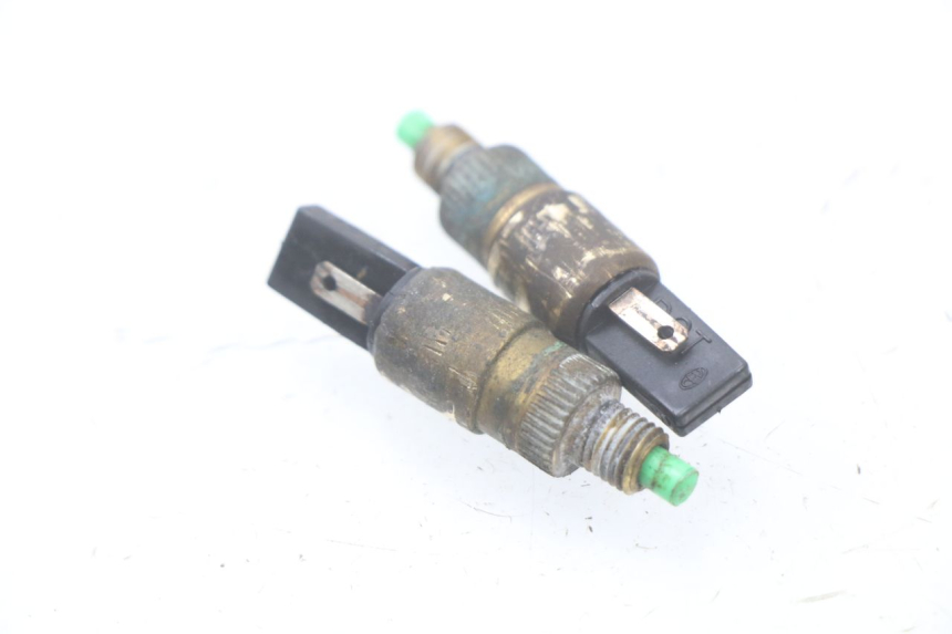 photo de LUZ FRENO INTERRUPTOR PIAGGIO BEVERLY 125 (1998 - 2005)
