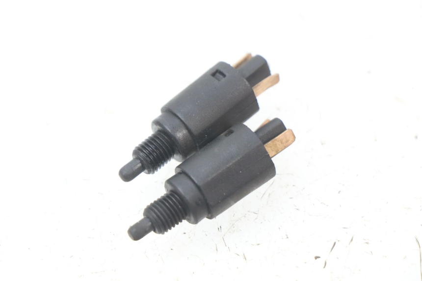 photo de LUZ FRENO INTERRUPTOR PIAGGIO BEVERLY 125 (1998 - 2005)