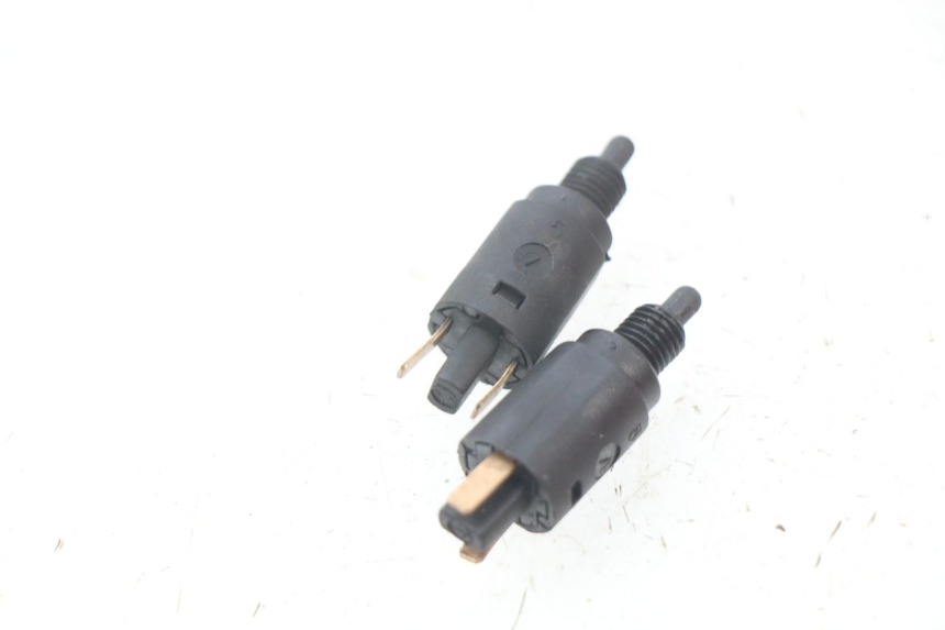 photo de LUZ FRENO INTERRUPTOR PIAGGIO BEVERLY 125 (1998 - 2005)