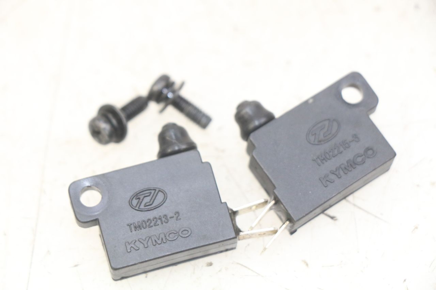 photo de INTERRUPTOR DE LUZ DE FRENO KYMCO DOWNTOWN ABS 125 (2015 - 2017) - Zoom estado de uso