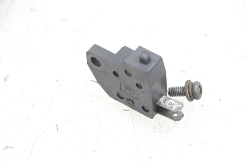 photo de CONTACTOR DE LUZ DE FRENO DERECHO SYM CROX 4T 50 (2016 - 2023) - Detalle de la pieza