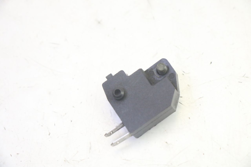 photo de CONTACTOR DE LUZ DE FRENO DERECHO SYM CROX 4T 50 (2016 - 2023) - Zoom estado de uso