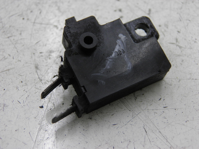 photo de LUZ FRENO INTERRUPTOR DERECHA HONDA CB SEVEN FITTY 750 (1992 - 2003)