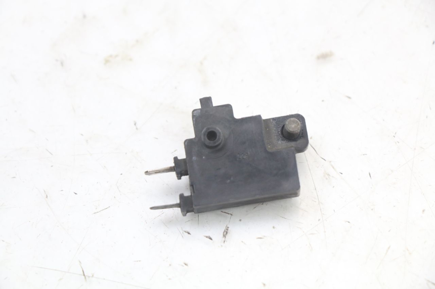 photo de LUZ FRENO INTERRUPTOR DERECHA HONDA CBR F 1000 (1993 - 1996)