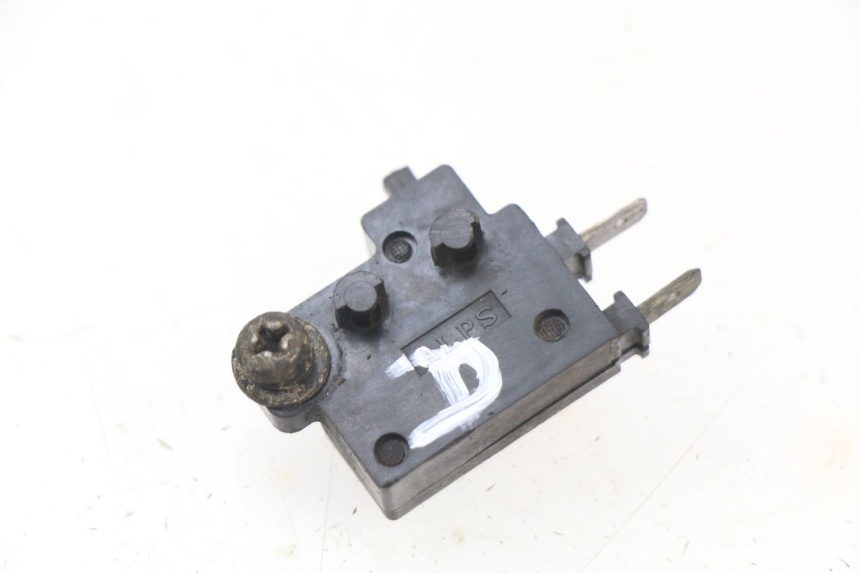 photo de CONTACTOR DE LUZ DE FRENO DERECHO HONDA FES PANTHEON 125 (2003 - 2007)