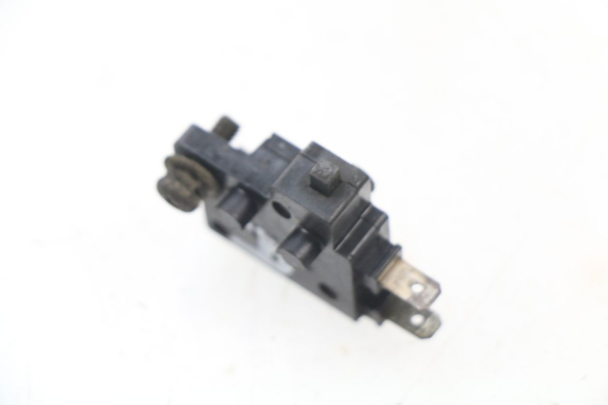 photo de CONTACTOR DE LUZ DE FRENO DERECHO HONDA FES PANTHEON 125 (2003 - 2007)