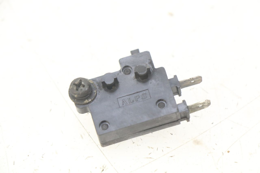 photo de CONTACTOR DE LUZ DE FRENO DERECHO HONDA FES PANTHEON 125 (2003 - 2007)