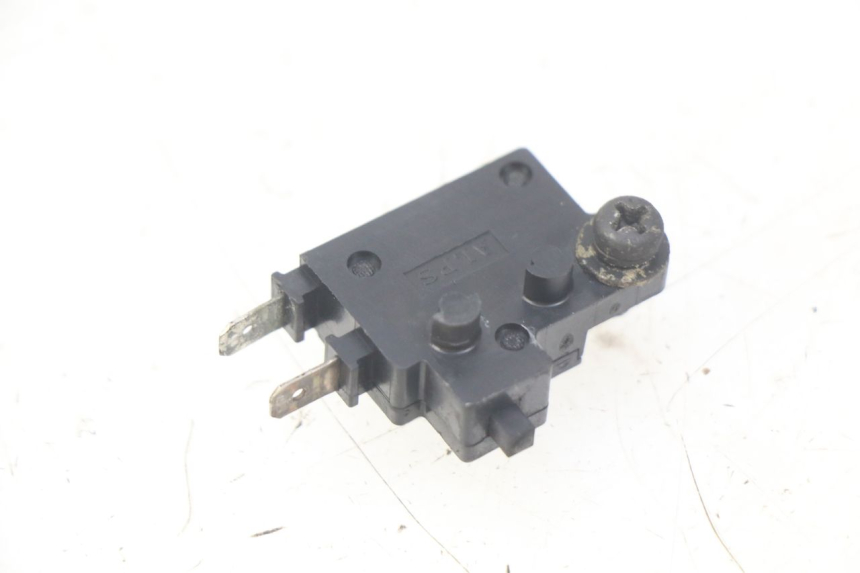 photo de CONTACTOR DE LUZ DE FRENO DERECHO HONDA FES PANTHEON 125 (2003 - 2007)