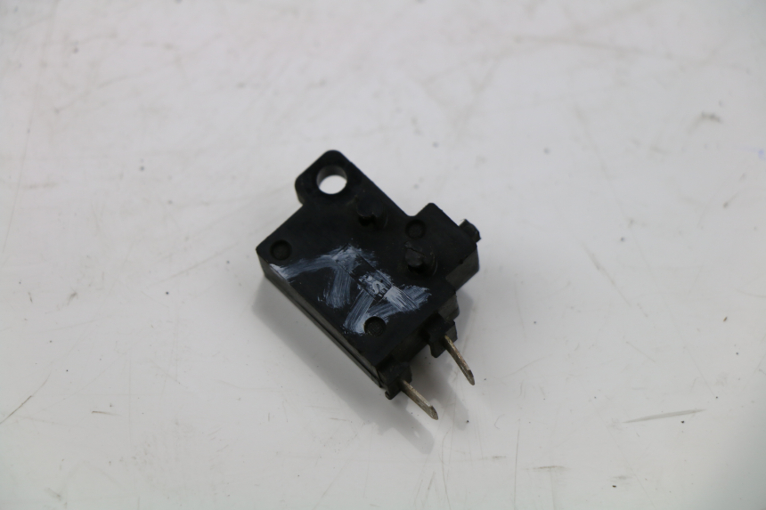 photo de CONTACTOR DE LUZ DE FRENO DERECHO HONDA FES PANTHEON 125 (2003 - 2007)