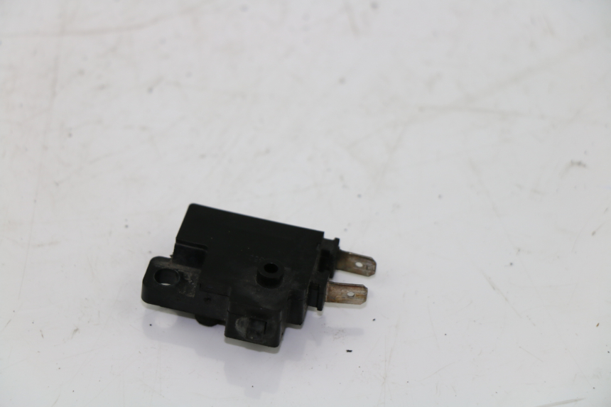 photo de CONTACTOR DE LUZ DE FRENO DERECHO HONDA FES PANTHEON 125 (2003 - 2007)