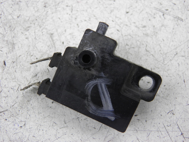 photo de CONTACTOR DE LUZ DE FRENO DERECHO HONDA FES S-WING SWING ABS 125 (2007 - 2015)