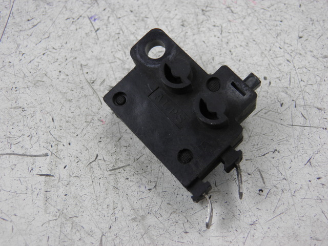 photo de CONTACTOR DE LUZ DE FRENO DERECHO HONDA FES S-WING SWING ABS 125 (2007 - 2015)