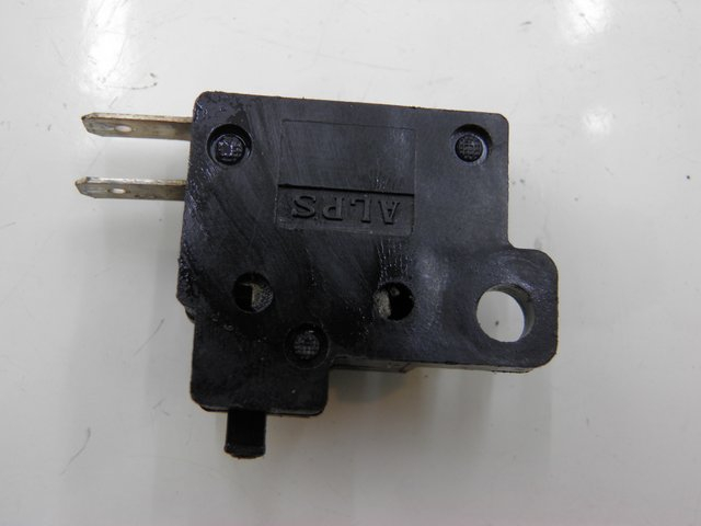 photo de CONTACTOR DE LUZ DE FRENO DERECHO HONDA NHX LEAD 110 (2008 - 2010)
