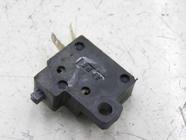 photo de CONTACTOR DE LUZ DE FRENO DERECHO HONDA NHX LEAD 110 (2008 - 2010)