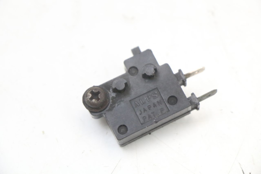 photo de CONTACTOR DE LUZ DE FRENO DERECHO HONDA NTV DEAUVILLE 650 (1998 - 2001)