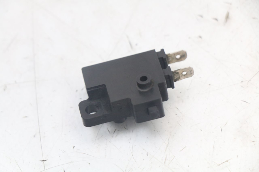 photo de CONTACTOR DE LUZ DE FRENO DERECHO HONDA NTV DEAUVILLE 650 (1998 - 2001)