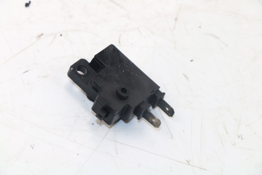 photo de LUZ FRENO INTERRUPTOR DERECHA HONDA NTV REVERSE 650 (1993 - 1994)